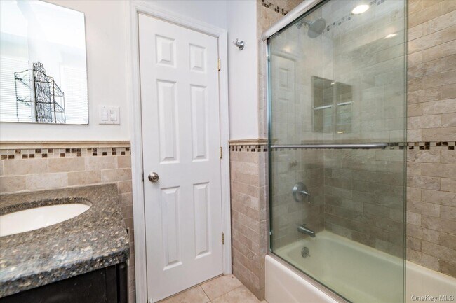 Building Photo - 25 Aldred Ave