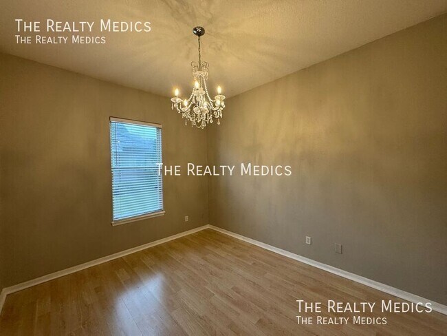 Building Photo - 2521 Roat Dr