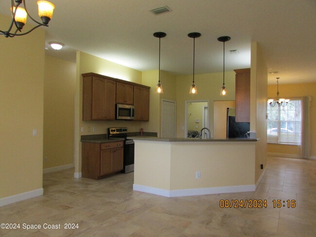 Building Photo - 1882 Woodfield Cir