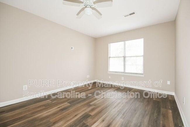 Building Photo - 9604 Blue Jay Ct