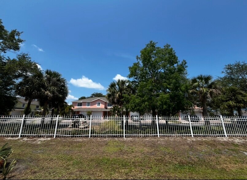 Building Photo - 290 Spring Dr