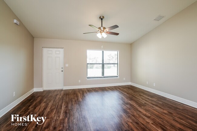 Building Photo - 712 NE Van Loon Ln