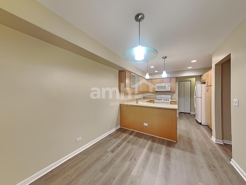 Building Photo - 5 Andover Ct