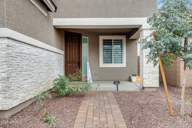 Building Photo - 17635 W Red Fox Rd