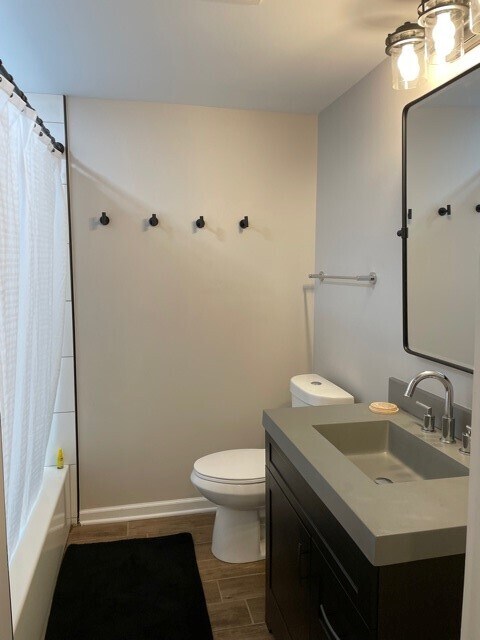 Bathroom - 1516 E 69th Plz