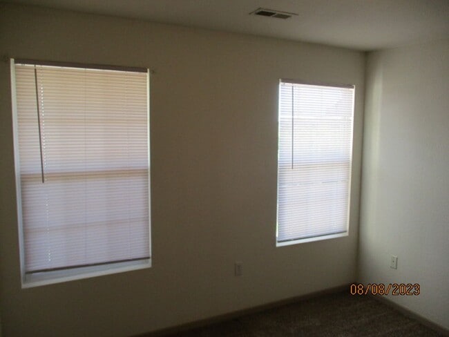 Building Photo - 913 Westridge Dr