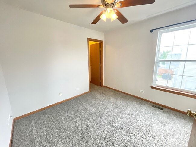 Building Photo - 1814 Van Dyke Ln