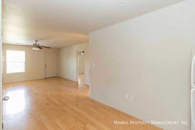 Building Photo - 203 27th St