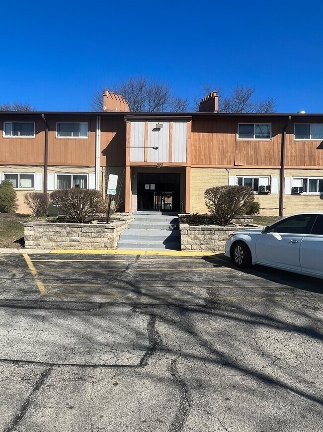 Building Photo - 860 E Old Willow Rd
