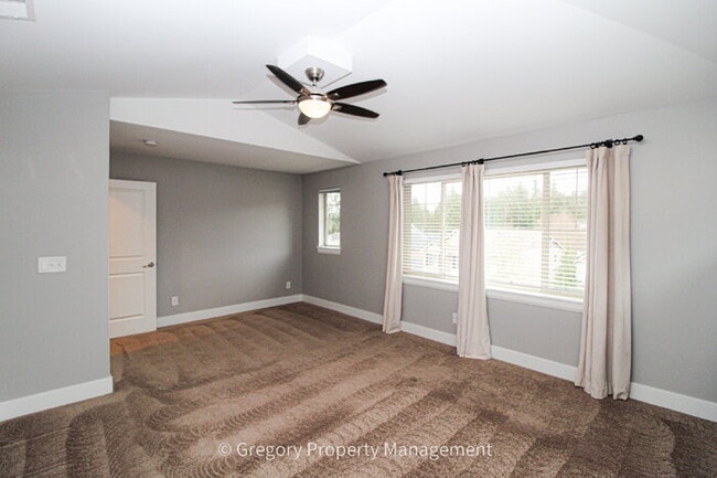 Building Photo - Newer Snohomish Home 3bed 3bath 1836sf 2 Car Garage with EV Charger A/C Equipped with a high-effi...