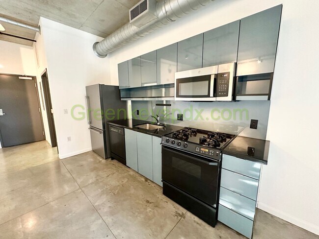 Building Photo - Studio Condo Available in the Pearl's Stre...