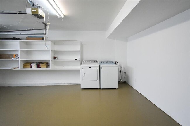 Building Photo - 2401 Inverloch Cir