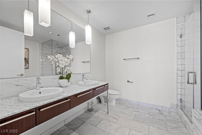 Building Photo - 4471 Dean Martin Dr