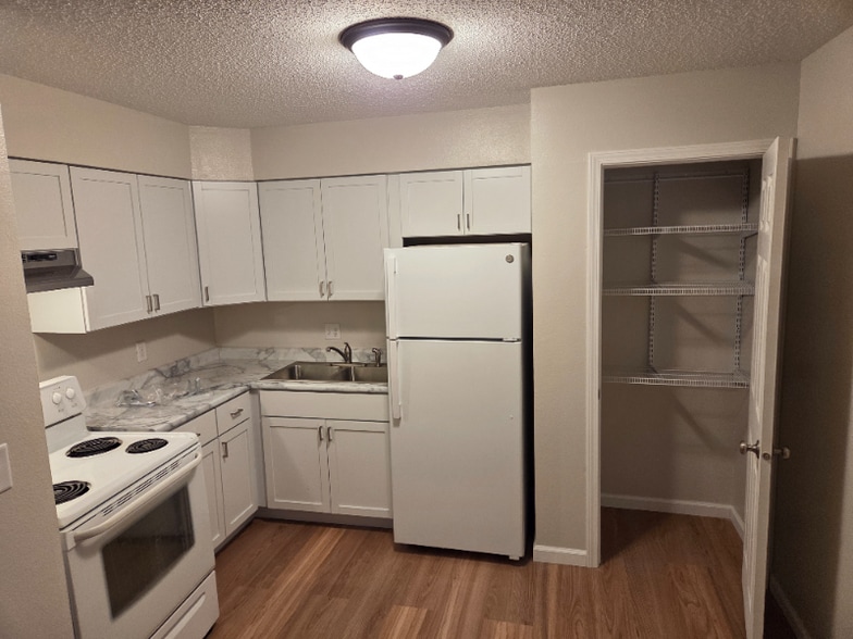 Building Photo - 1349 Main St