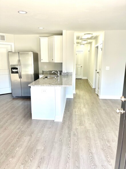 Building Photo - 710 Irene Ave