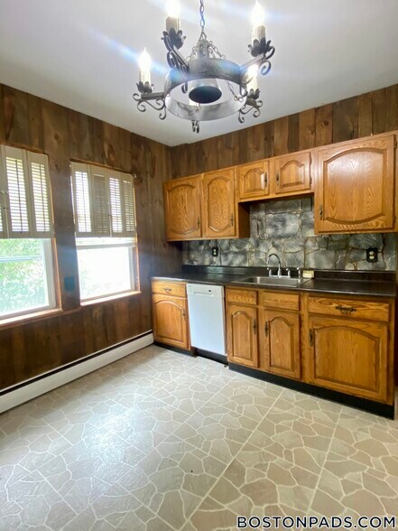 Building Photo - 5 Aldie St