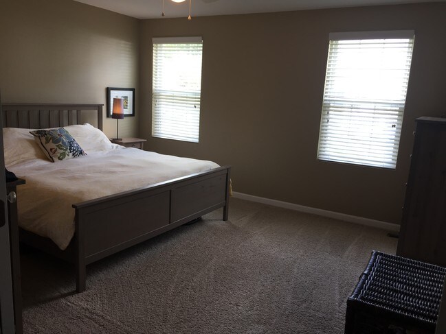 Master bedroom with room for king-size bed - 1077 Bayberry Dr
