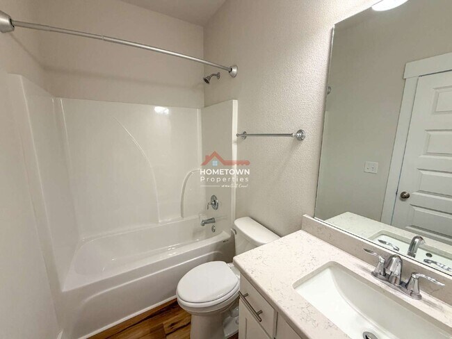 Building Photo - 220 Camellia Dr