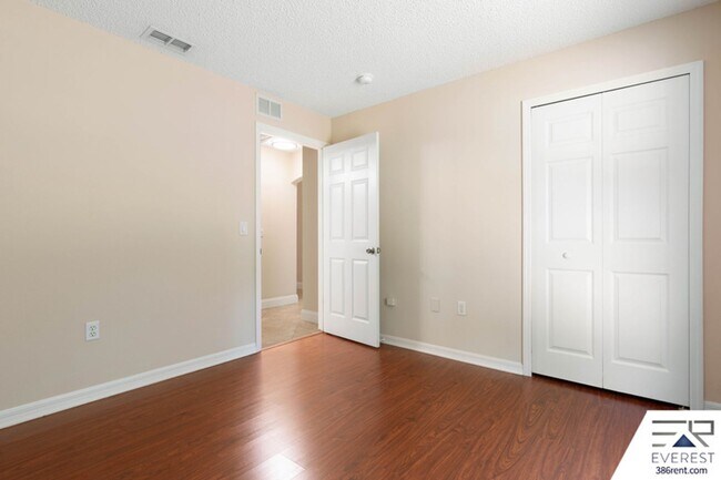 Building Photo - FULLY FENCED 3/2/2 IN THE HEART OF PALM COAST
