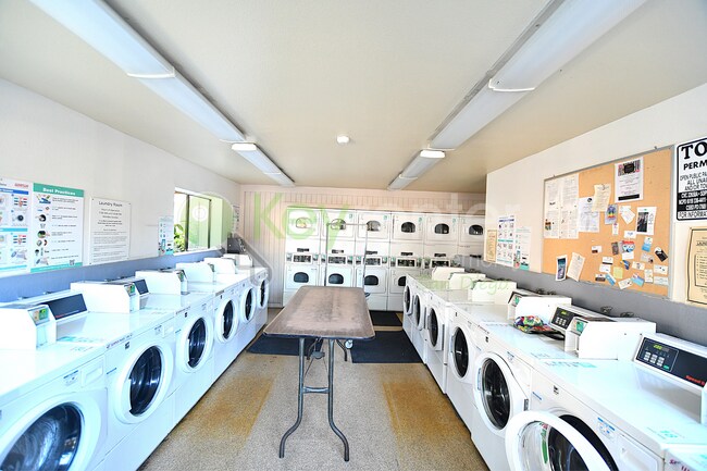 Building Photo - Mission Valley | Minutes to Interstates 15 & 8 | Close to Snapdragon Staduim