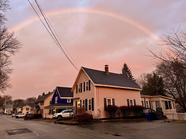 Off Street Parking - 3+ cars - 102 Pine St