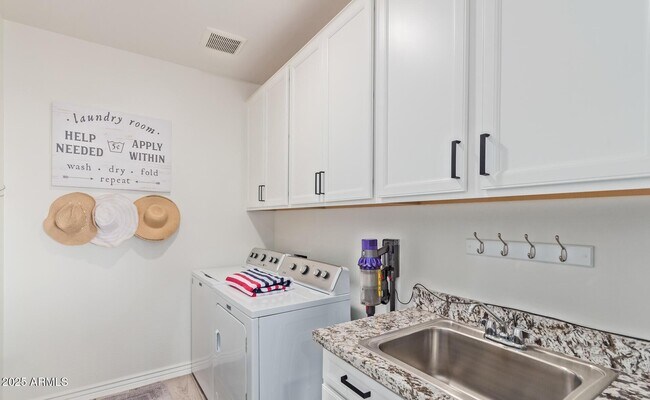 Building Photo - 5100 E Rancho Paloma Dr