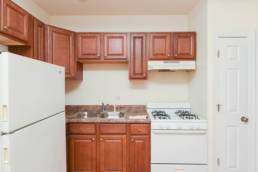 Building Photo - 2600 N Kimball Ave