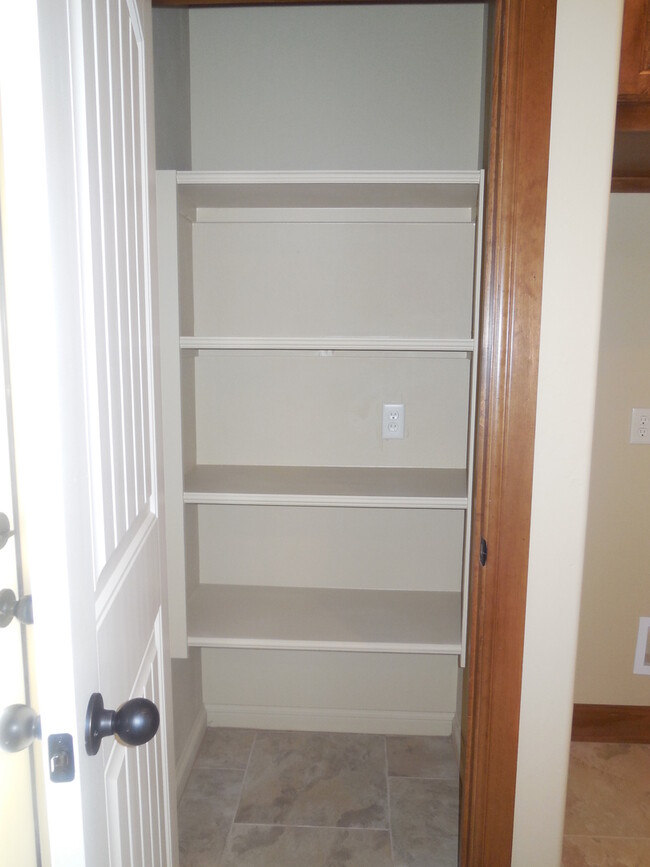 Building Photo - Fully Furnished Three Bedroom, Two Bathroo...