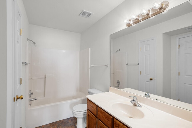 Building Photo - 1704 Juniper Dr