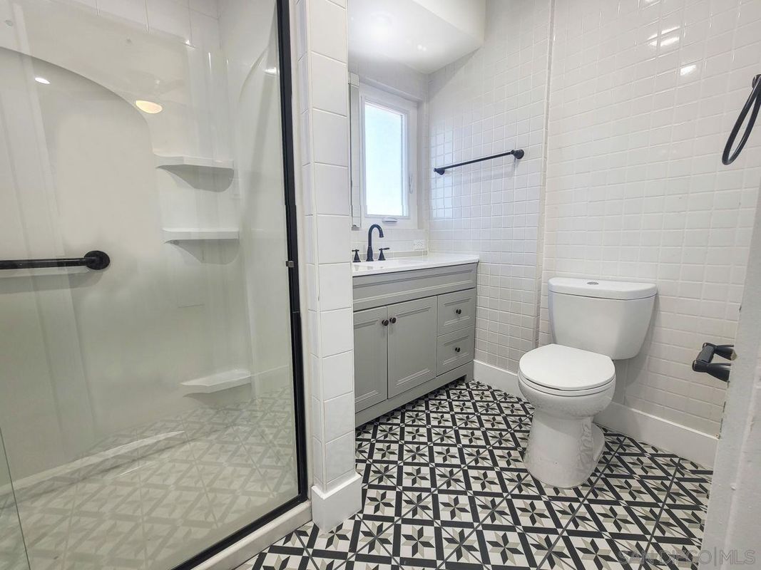 Building Photo - 151 W Hillside St