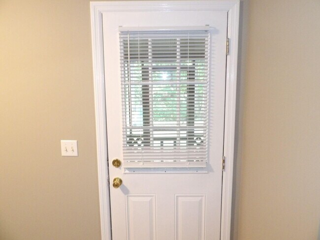 Building Photo - 244 Meadowview Dr