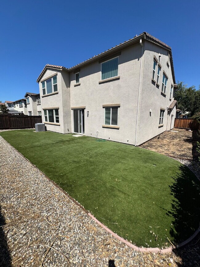Building Photo - Freshly Painted 4 Bedroom Home with 3-Car Garage in Brentwood