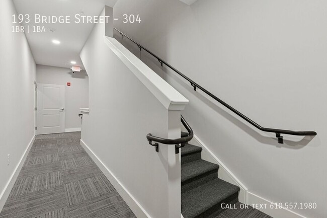 Building Photo - 193 Bridge St