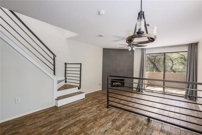 Building Photo - 1938 Holly Hill Dr