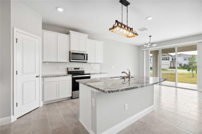 Building Photo - 2560 Warren Acrs Blvd