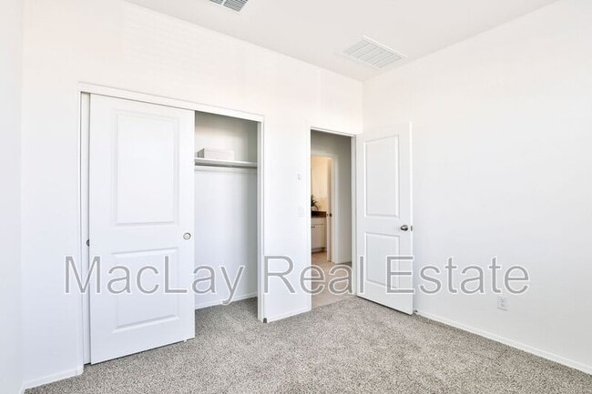 Building Photo - 1133 W Descanso Canyon Dr