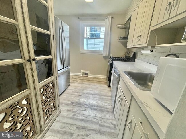 Building Photo - 8614 Ridge Rd