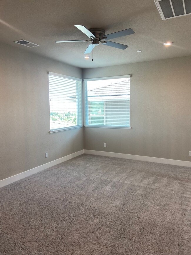 Building Photo - El Dorado Hills  - Saratoga Estates, Gated Community. 4 Bdrm, 3 Bath