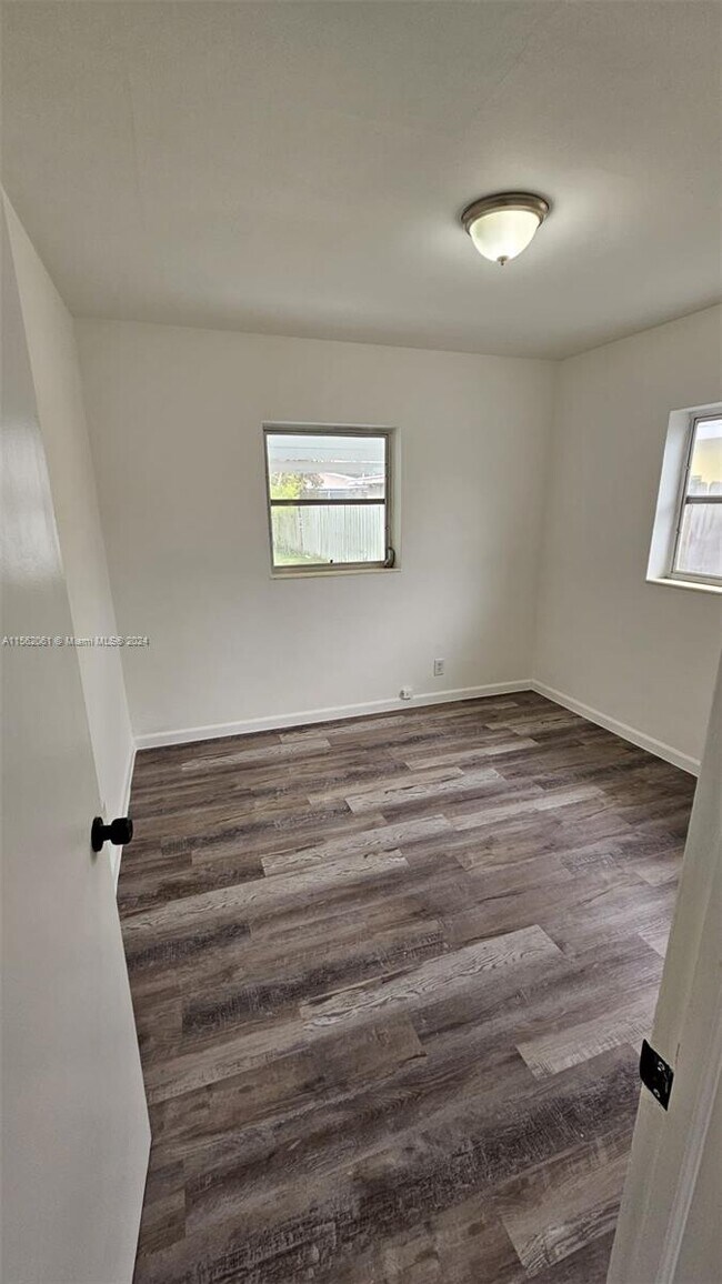 Building Photo - 123 SW 68th Ave