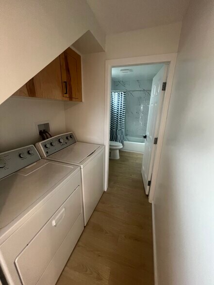 Building Photo - 1353 N Toledo Way