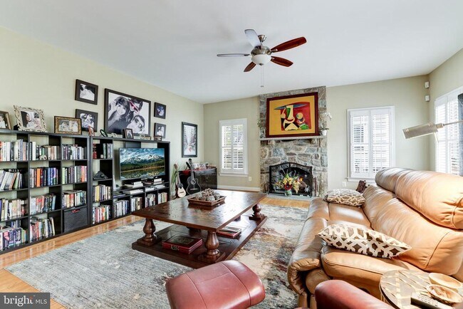 Building Photo - 2945 Oakton Knoll Ct