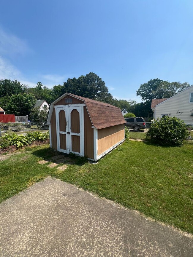 Building Photo - Solid ranch home