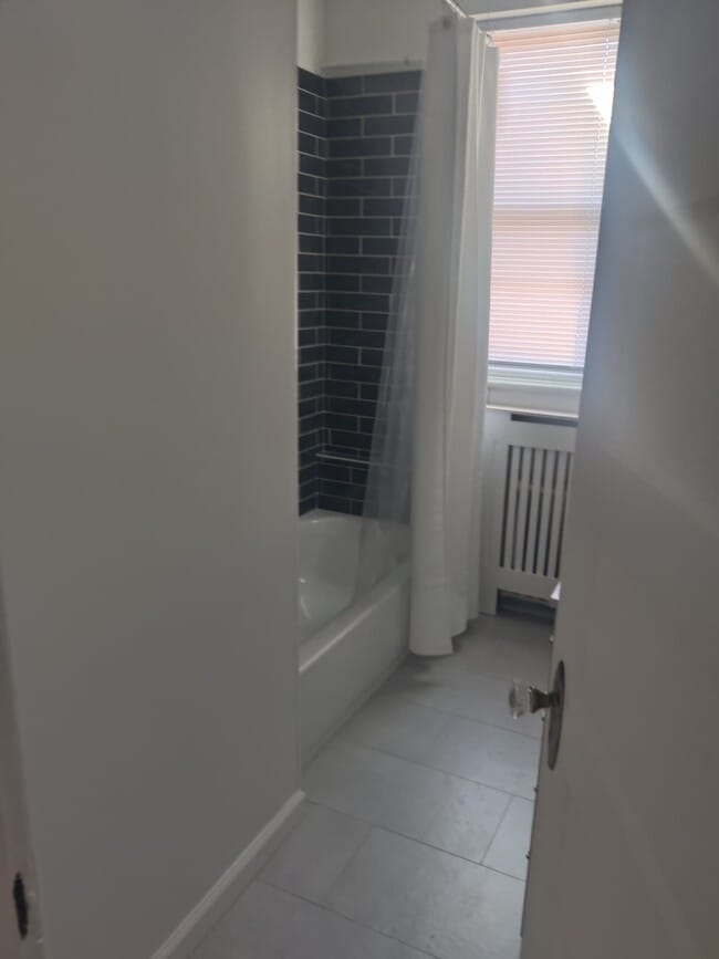 Building Photo - 1620 Lindley Ave