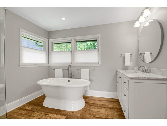 Building Photo - 3465 Deephaven Ave