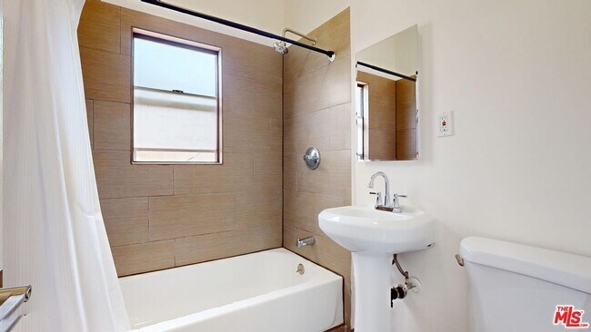 Building Photo - 334 Heliotrope Dr