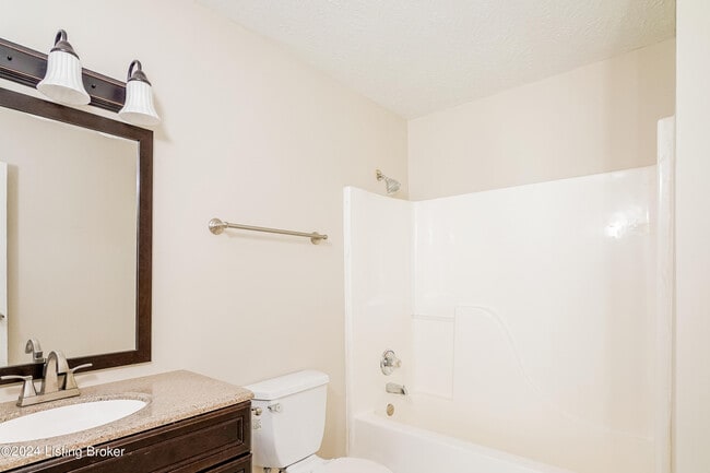 Building Photo - 375 Clover Cove Dr