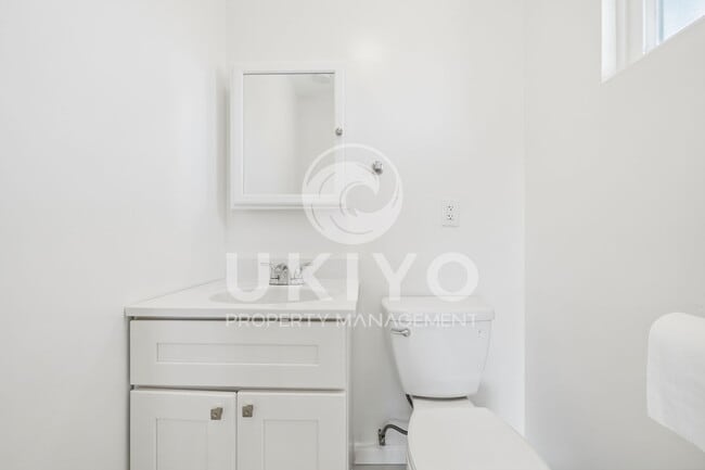 Building Photo - 3007 Nicol Ave