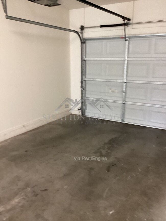 Building Photo - 4685 E Laurel Ave