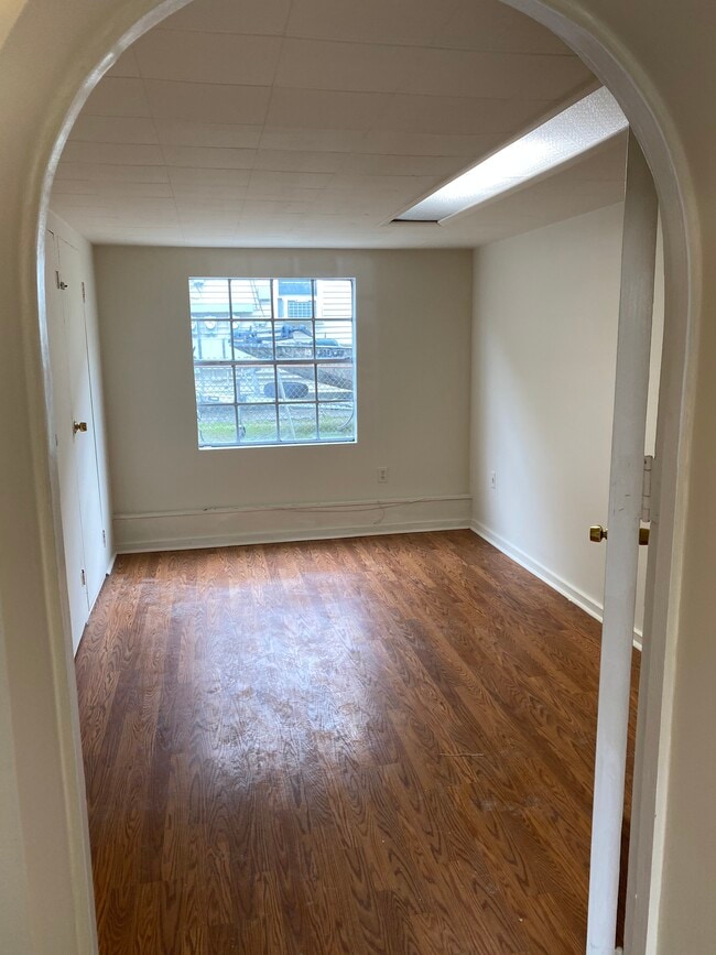 Building Photo - 528 Aurora Ave