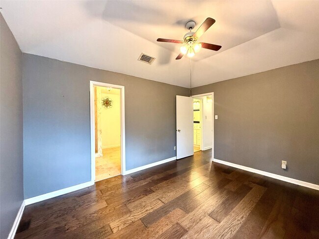 Building Photo - 13222 Pebblewalk Cir N